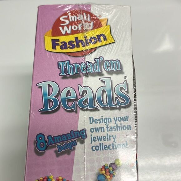 Small World Fashion Thread’em Beads 8 Designs to Make Bracelets - Picture 5 of 11